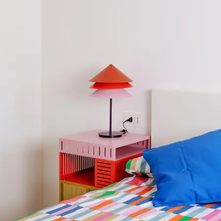 아파트 Nest Living Red Velvet - Private Design In The Center