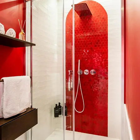 아파트 Nest Living Red Velvet - Private Design In The Center 우디네