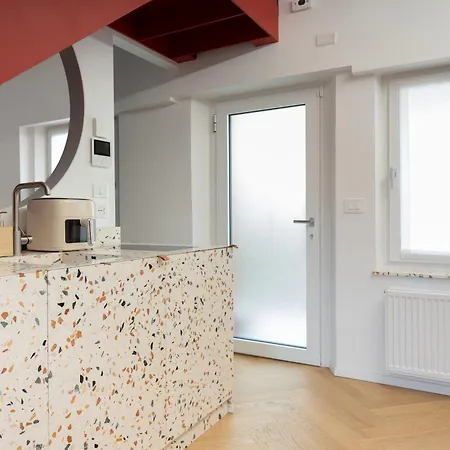 Nest Living Red Velvet - Private Design In The Center