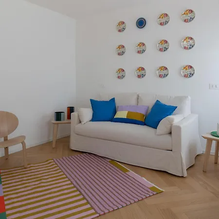 Nest Living Red Velvet - Private Design In The Center Lejlighed Udine